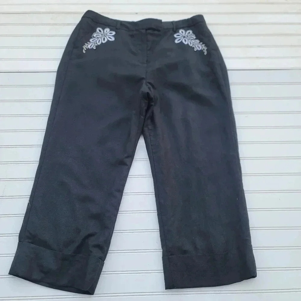 Larry Levine Black Cropped Pants with White Embroidered Detail